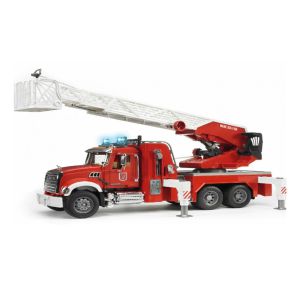 משאית כבאית ענקית MACK