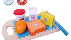 ארוחת בוקר חיתוך מעץ